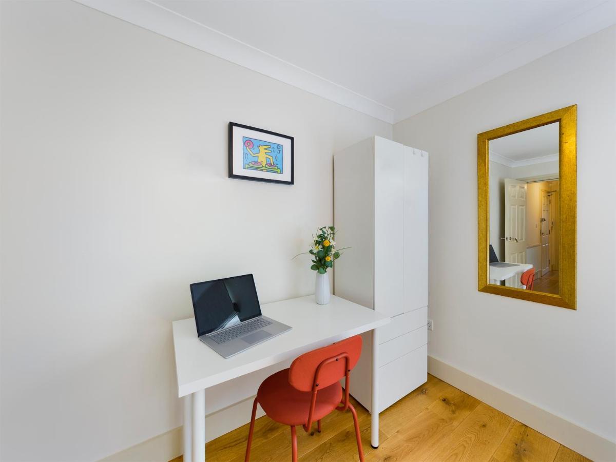 Redhill Town Centre Apartments By Livingo Екстериор снимка